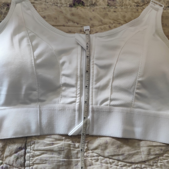 2 bras with adjustable shoulder and chest straps 2XL - Picture 10 of 14